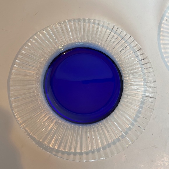 Vintage Pier 1 Ribbed Glass Plates with Cobalt Center - Picture 2 of 11